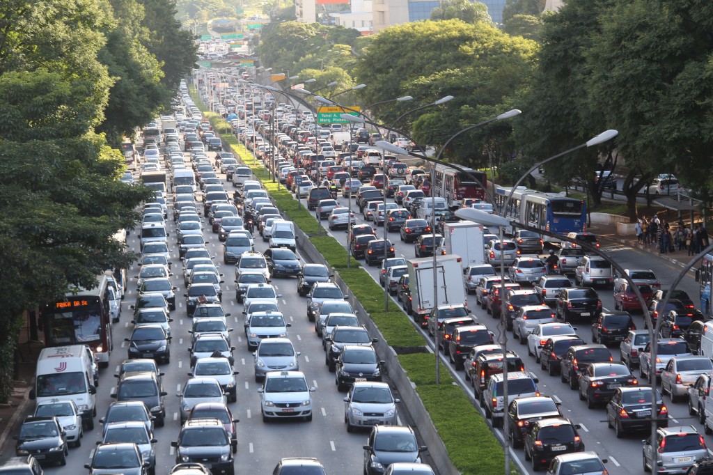 TRA  SÃO PAULO  28/03/2013       CIDADES TRÂNSITO   Trânsito na avenida 23 de Maio por volta das 17H . FOTO: JF DIORIO/ ESTADÃO