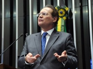 Em discurso, Renan promete apoiar reforma política e agenda econômica