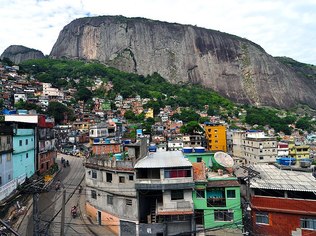 aaaaba rocinha FRANQUIAS x EMPREENDORISMO - NAS FAVELAS PODEM SER MAIS LUCRATIVAS DO QUE EM BAIRROS NOBRES EBC - Yes! tem unidade própria na Rocinha há 8 anos - Apesar de o ticket médio ser menor, periferia pode dar mais retorno nos casos em que o serviço supre necessidade básica