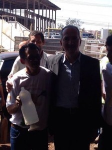aaafeirad AGRONEGÓCIO - A MAIOR FEIRA DA AGRICULTURA FAMILIAR COMEÇOU SEXTA FEIRA EM LENÇOIS PAULISTA/SP Deusimar das Abelhas e o Ministro Aldo Rebelo