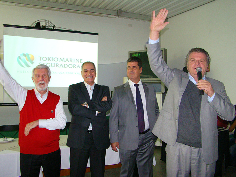 aaafo1o3 SEGUROS - TOKIO MARINE COMEMORA 56 ANOS EM ENCONTRO COM ASSOCIADOS DO CCS-SP Calegari, Valmir Rodrigues, João Luiz e José Adalberto Ferrara