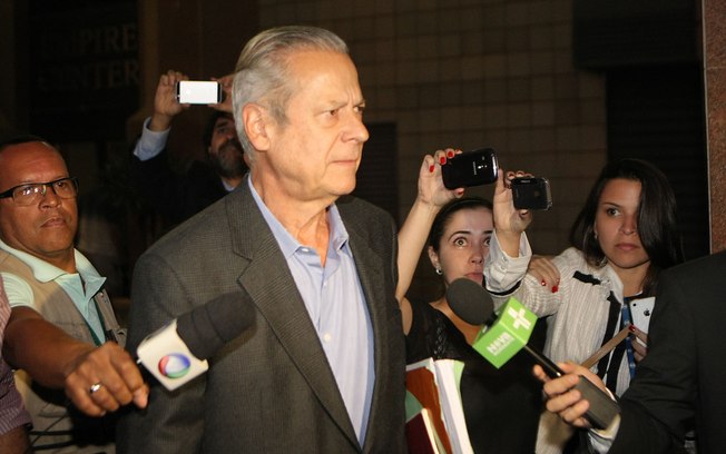 aaajose dirceu OPERAÇÃO LAVA JATO - POLICIA FEDERAL PRENDE JOSÉ DIRCEU NA 17ª FASE DA OPERAÇÃO José Dirceu foi detido em Brasília quando estava em casa e será levado para a superintendência da PF no Paraná; prisão é preventiva.