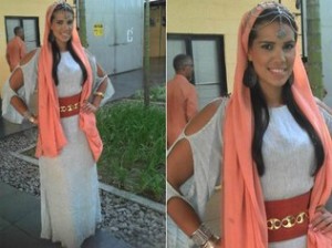 aabbaabb f 987qbwl79aix6cct0xox54tl7 FAMA - QUANTO GANHA UM FIGURANTE DE NOVELA DA TELEVISÃO? Michelle de Paula nos corredores do Projac na época que foi figurante em 'Caminho das Índias'. Novela está sendo reprisada no 'Vale a pena ver de novo' - Arquivo pessoal