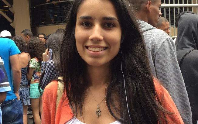 E1 ENEM 2015 - AS PROVAS ACONTECEM NESTE SÁBADO E DOMINGO Karina Peres, de 22 anos, quer conseguir uma vaga no curso de Direito na Universidade Estadual de Londrina, a UEL - Laís Martins/iG São Paulo