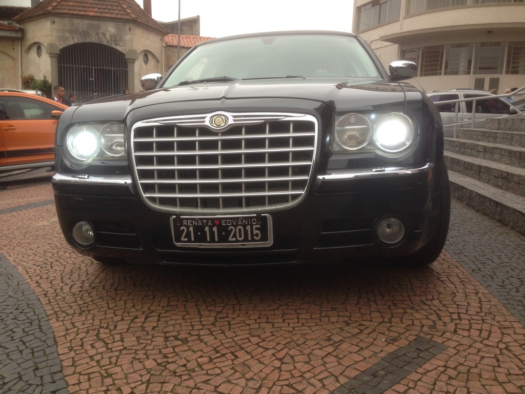 013 CASAMENTO DA RENATA E DO EDVANIO Olha só a pala da Limousine! Esta o DSV não vai multar