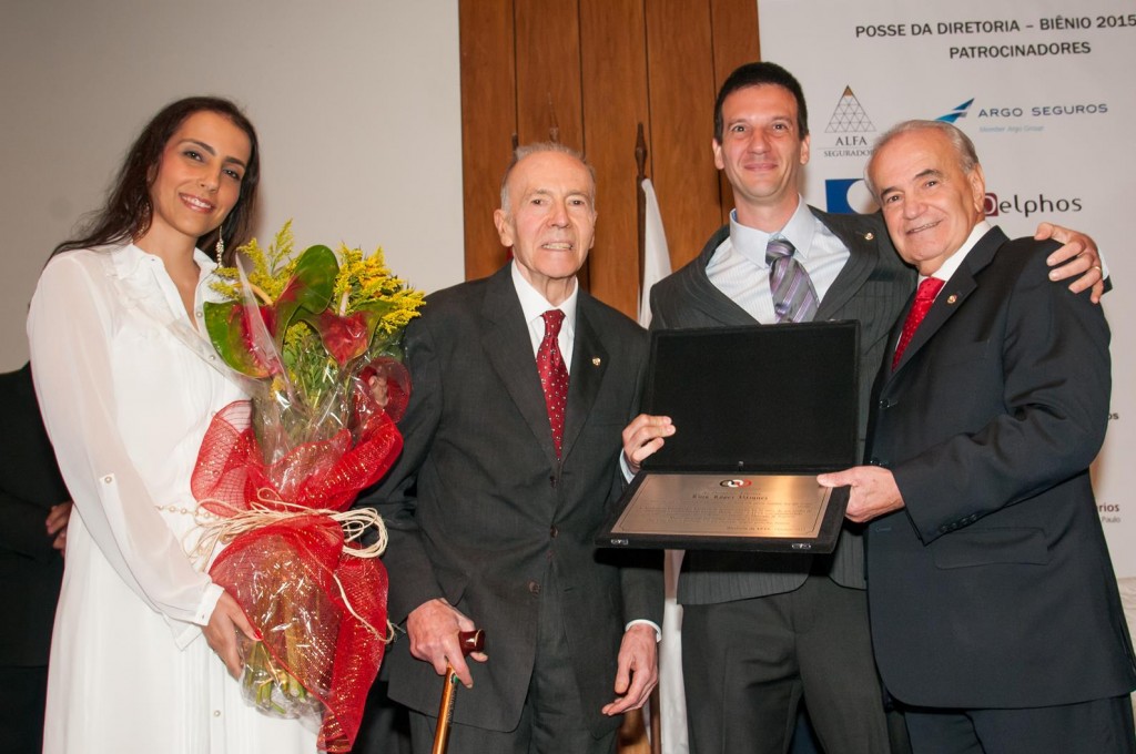 Homenagem APTS - FESTA DE POSSE MARCA O INÍCIO DE NOVA FASE DA ENTIDADE Homenagem a Luis López Vázquez