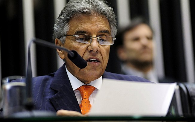 Camara 2 CÂMARA DÁ INÍCIO AO PROCESSO DE IMPEACHMENT DA PRESIDENTE DILMA ROUSSEFF O 1º secretário da Câmara, Beto Mansur (PRB-SP), lê texto que embasa pedido de impeachment.