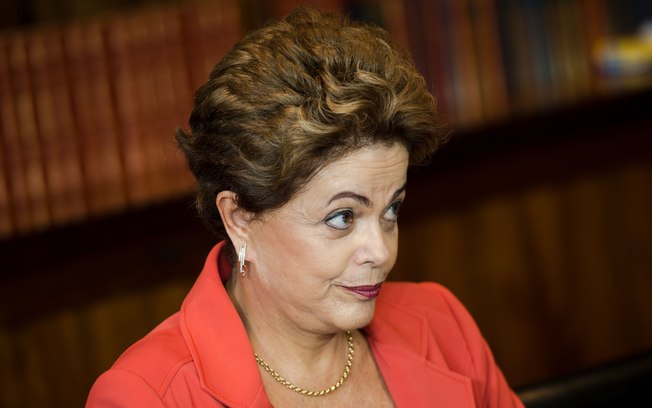 DILMA A CÂMARA DOS DEPUTADOS ACATA PEDIDO DE IMPEACHMENT DA PRESIDENTE DILMA ROUSSEFF Dilma Rousseff: 34 pedidos de impeachment encaminhados à Câmara dos Deputados - O pedido acatado foi feito por Hélio Bicudo, Miguel Reali Jr e Janaína Paschoal; anúncio foi feito durante a votação da meta fiscal.