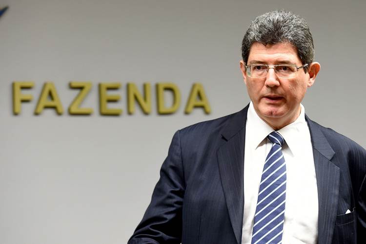 Um ano depois de ser empossado, ministro não resiste ao esvaziamento ao qual foi submetido. Ele anuncia sua saída em reunião do Conselho Monetário Nacional. Presidente quer um nome político para substituí-lo. Investidores temem descompromisso fiscal