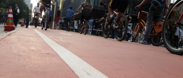 Foto 8 Ciclovias PREFEITURA DE SÃO PAULO - PRÉ-CANDIDATOS FALAM EM REVISAR BANDEIRAS DE FERNANDO HADDAD Ciclistas na Av. Paulista: aprovação do paulistano às ciclovias caiu, em um ano, de 80% para 56%