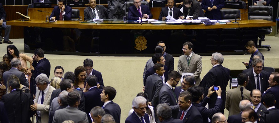 F1 POLITICA - FILIAÇÃO A NOVOS PARTIDOS ALTERA COMPOSIÇÃO DA BANCADA NA CAMARA FEDERAL Duas legendas foram criadas depois da posse dos deputados desta legislatura - o Partido da Mulher Brasileira recebeu 21 deputados e a Rede Sustentabilidade tem 5, empatando com Psol e PV. Quadro pode mudar ainda mais caso haja a oficialização do registro do partido Raiz Movimento Cidadanista, da deputada Luiza Erundina (PSB-SP).
