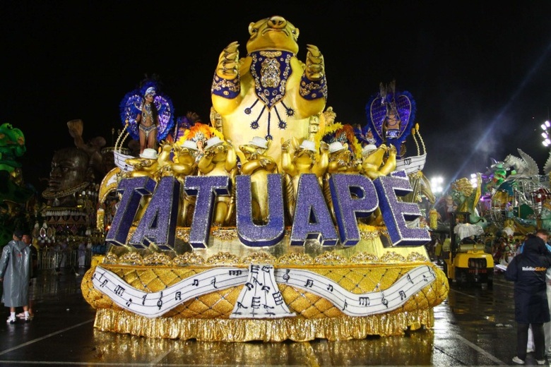 Carnaval 2013. Desfile da escola de samba Acadêmicos do Tatuapé, no sambódromo do Anhembi, em São Paulo, SP, na noite desta sexta-feira (8).