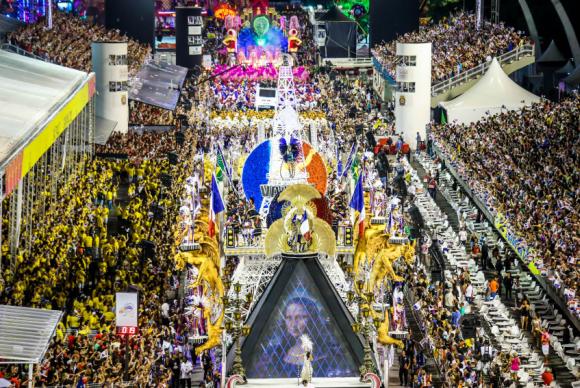 F1 CARNAVAL DE SÃO PAULO 2016 - ESCOLAS DE SAMBA DE SÃO PAULO BRILHAM NO ÚLTIMO DIA DE DESFILE Desfile da Escola de Samba Vai-Vai no carnaval 2016 Rafael Neddermeyer/Ligasp/Fotos Públicas