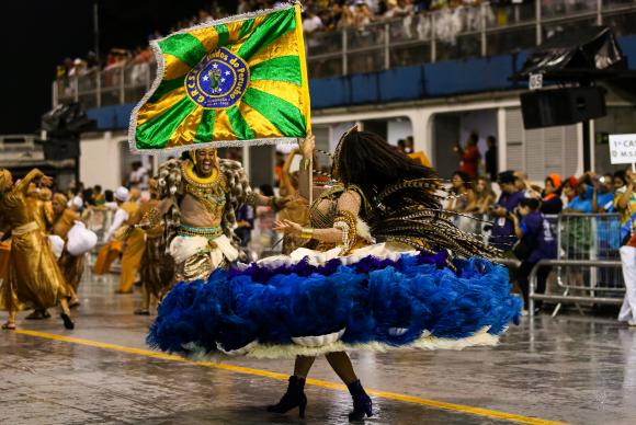 F2 CARNAVAL DE SÃO PAULO 2016 - ESCOLAS DE SAMBA DE SÃO PAULO BRILHAM NO ÚLTIMO DIA DE DESFILE Escola de Samba Unidos do Peruche abriu segundo dia de desfiles do Grupo Especial de São Paulo, no Sambódromo do Anhembi Divulgação/Paulo Pinto/LigaSP
