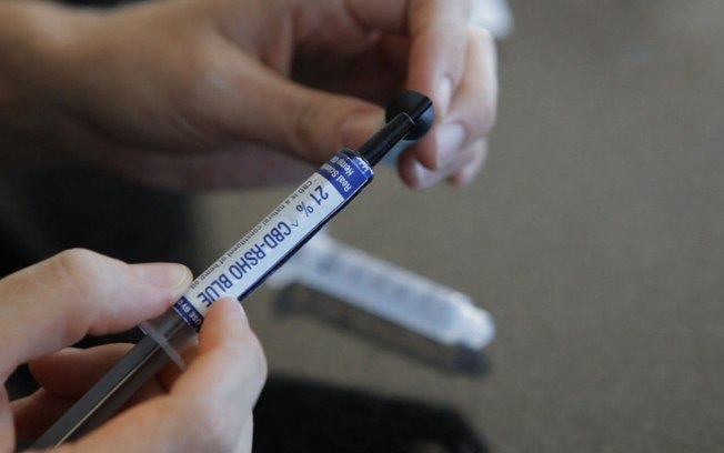 SAÚDE - ANVISA LIBERA PRESCRIÇÃO DE MACONHA MEDICINAL Agência autorizou a importação por pessoa física e prescrição médica de produtos com canabidiol para tratamento de saúde - Como produtos não foram registrados no país, a Anvisa não garante a sua segurança e eficácia.