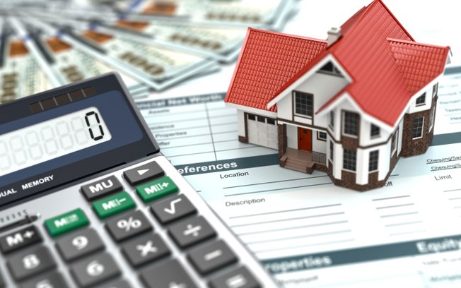 AA Casa ECONOMIA: APERTO NO CRÉDITO DIMINUI A DEVOLUÇÃO DE IMÓVIES COMPRADOS NA PLANTA Momento é bom para quem poupou e tem interesse em comprar a casa própria. - Mudança do perfil dos compradores e queda dos investimentos explicam a queda no número de distratos no último trimestre.