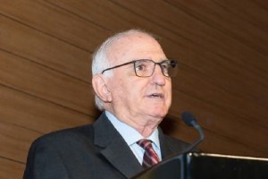 Dr. Ayrton Pimentel SEGUROS: CVG-SP CONCEDE TÍTULO DE SÓCIO HONORÁRIO A AYRTON PIMENTEL Dr. Ayrton Pimentel