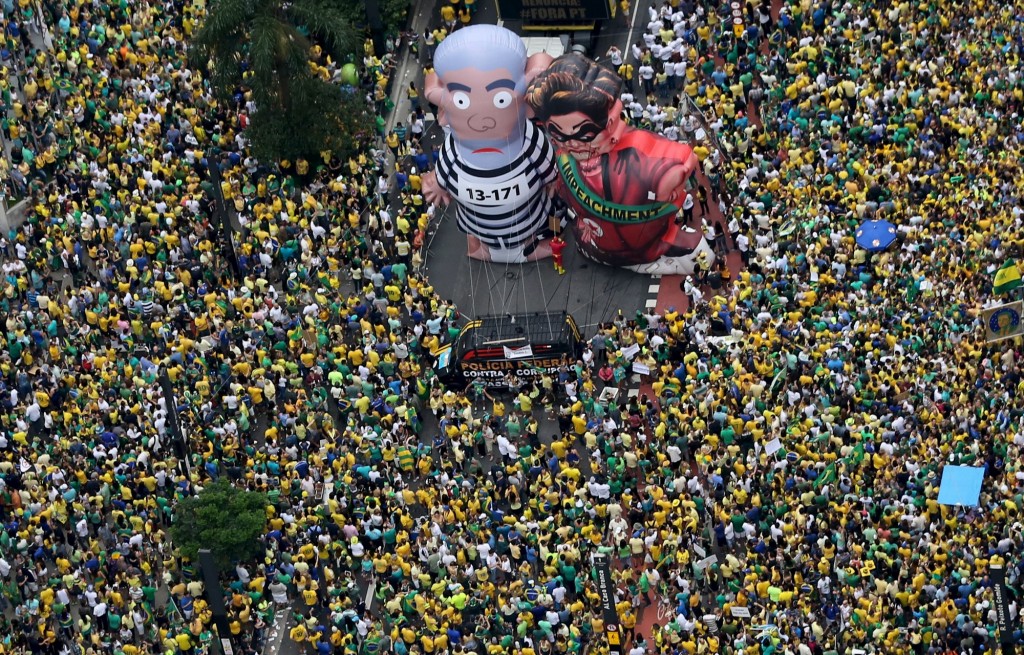 Manifestação na Avenida Paulista neste domingo - Segundo a Polícia Militar paulista, havia 1,8 milhão de pessoas em protestos pelo Estado, e 1,4 milhão na Paulista.
