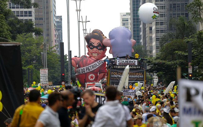 Manifestação contra Dilma teve "pixulecos".