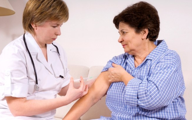Gripe 1 SAÚDE - SURTO DA GRIPE INFLUENZA OBRIGA O GOVERNO DE SÃO PAULO FAZER VACINAÇÃO EXTRA NO ESTADO Comunicado da Secretaria da Saúde do estado de São Paulo esclareceu que a vacina a ser utilizada nessa campanha extra é a mesma da campanha de 2015. - Só na região de São José do Rio Preto foram notificados 82 infecções pelo H1N1, configurando-se o surto epidêmico.
