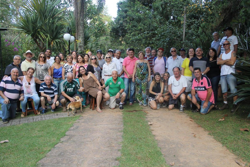 f17 SEGUROS - AMIGOS DA CIS REALIZAM O SEXTO ENCONTRO EM JUNDIAÍ/SP. Grupo de ex-funcionários e amigos da Cia. Internacional de Seguros se reuniu em uma chácara na Serra do Japi, no dia 2 de abril, para celebrar a amizade e reverenciar a memória da tradicional seguradora.