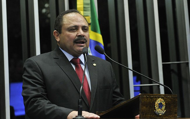 MARANÃO 2 QUE PAPELÃO... HEM MARANHÃO??? Waldir Maranhão anunciou decisão de anular impeachment na manhã desta segunda-feira - Por causa da decisão de anular a sessão do impeachment de Dilma Rousseff na Câmara, integrantes do Partido Progressista pediram a expulsão de Waldir Maranhão da legenda.