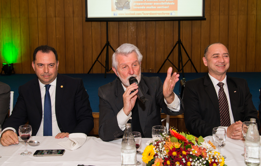 Corr 2 SEGUROS - CRISE EXIGE MUDANÇA DE ATITUDE DOS CORRETORES Legenda - Alexandre Camillo (Sincor-SP), Adevaldo Calegari (CCS-SP), Dilmo Bantim Moreira (CVG-SP)