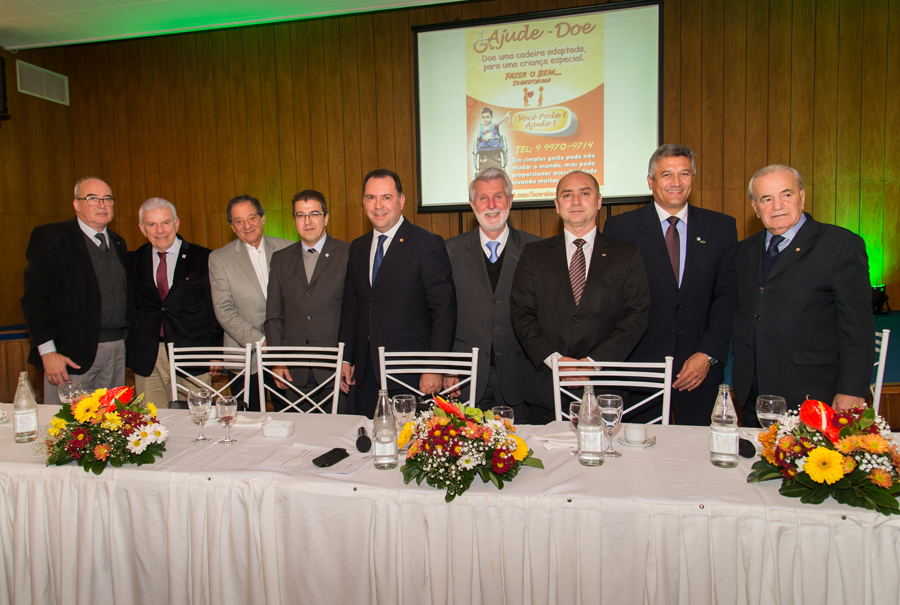 Legenda: Evaldir Barboza de Paula (CCS-SP), Pedro Barbato Filho (Camaracor-SP), Luis Ioels (Credicor-SP), Marcelo Guirao (UCS), Alexandre Camillo (Sincor-SP), Adevaldo Calegari (CCS-SP), Dilmo Bantim Moreira (CVG-SP), José Amélio de Souza (CCS-OR) e Osmar Bertacini (APTS)