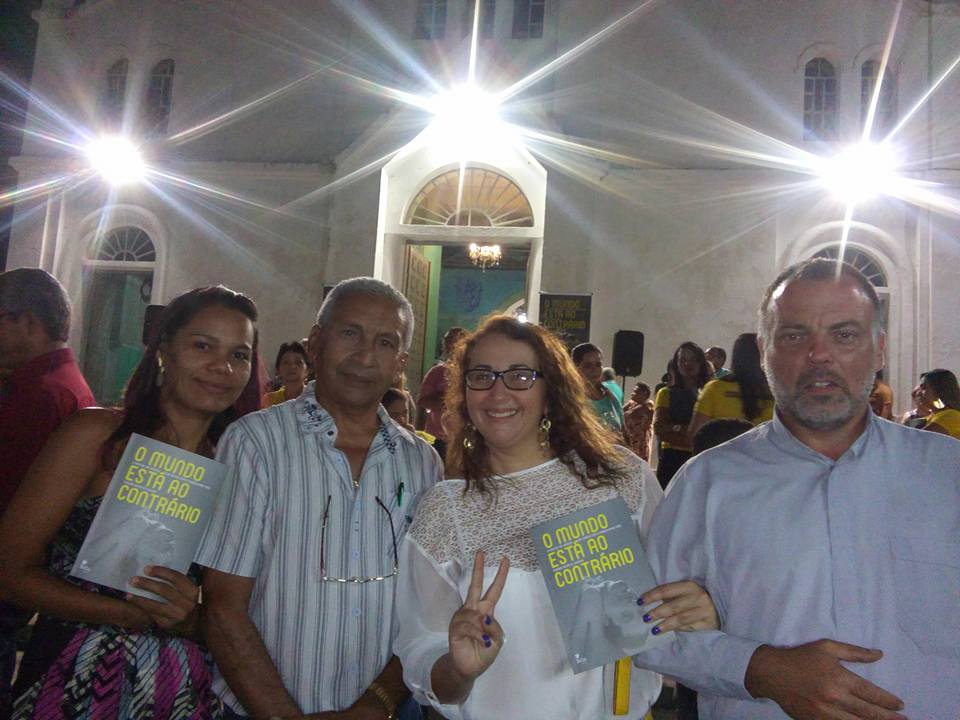 Presentes participantes ao lançamento