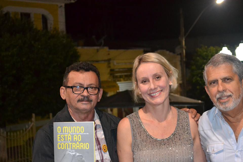 Ed 8 MONTESANTENSE FAZ LANÇAMENTO DO SEU LIVRO EM SUA CIDADE NATAL Deusimar das Abelhas, Ana Landi (Escritora) e Jose Raimundo (Jornalista da Rede Globo)