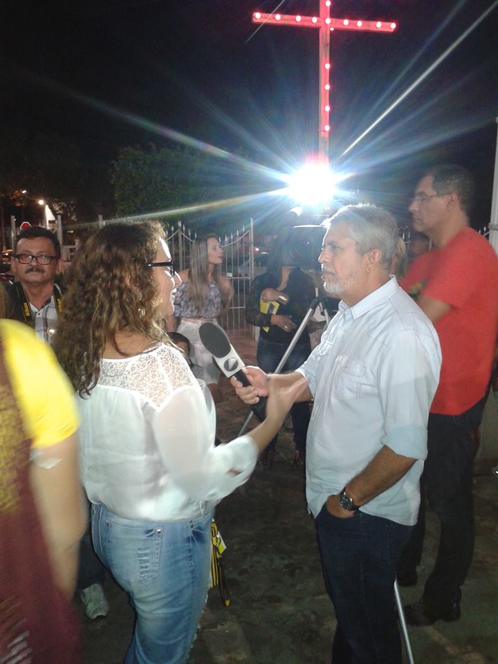 Edna Andrade concedendo entrevista para o Jornalista Jose Raimundo - rede Globo de Televisão