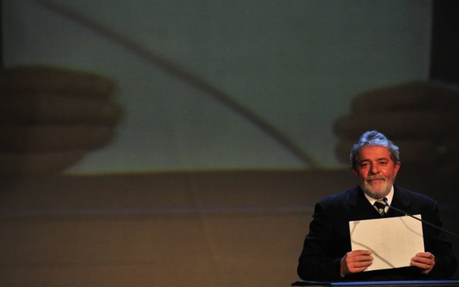 Lava jato 2 LAVA JATO - LULA, DELCÍDIO E MAIS CINCO PESSOAS SÃO DENUNCIADAS POR OBSTRUÇÃO À JUSTIÇA Ministério Público Federal denunciou à Justiça de Brasília o ex-presidente Luiz Inácio Lula da Silva e outras seis pessoas - Outras cinco pessoas foram denunciadas; todos são acusados de "agirem irregularmente para atrapalhar as investigações da Lava Jato" no episódio sobre tentativa de evitar que Nestor Cerveró fizesse acordo de delação.