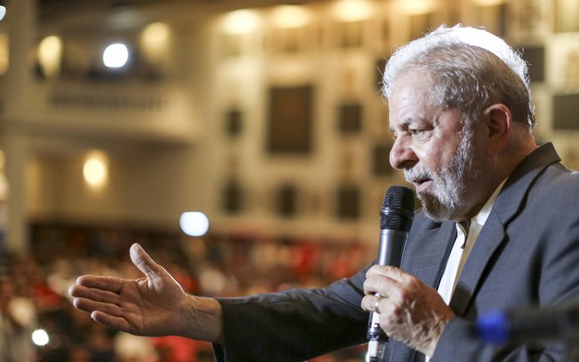 Justiça Federal aceitou denúncia contra o ex-presidente; essa é a primeira vez que Lula figura como réu em uma ação penal da Operação Lava Jato - Ex-presidente Lula é acusado por Delcídio do Amaral de planejar esquema para impedir acordo de delação de Cerveró.