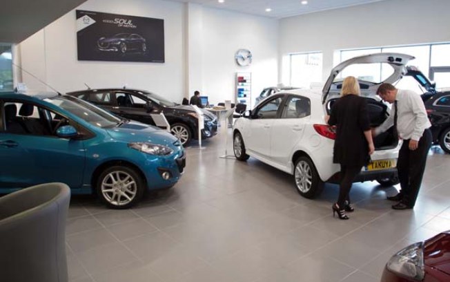 Veiculos 1 DEPRECIAÇÃO DE VEICULOS - VEJA O QUE PODE FAZER O SEU CARRO VALER MENOS NA HORA DE VENDER A depreciação pode atrapalhar e fazer seu veículo custar menos. Aprenda o que influencia na desvalorização - É sempre assim: você chega à concessionária querendo trocar de carro, e oferecem pouco pelo seu usado por causa da depreciação.