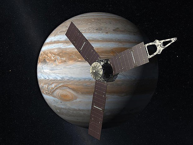 “JUPITER é o maior planeta do Sistema Solar, tanto em diâmetro quanto em massa e é o quinto mais próximo do Sol. É, em geral, o quarto objeto mais brilhante do céu, atrás apenas do Sol, da Lua e de Vênus embora por vezes Marte seja mais brilhante”. (Wikipédia, a enciclopédia livre).