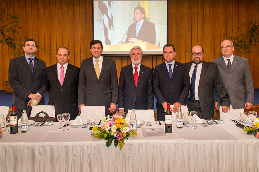 Da direita para a esquerda: Paulo Bosísio, Mauro Batista, Floriano Pesaro, Adevaldo Calegari, Alexandre Camillo, Boris Ber e Evaldir Barboza de Paula.