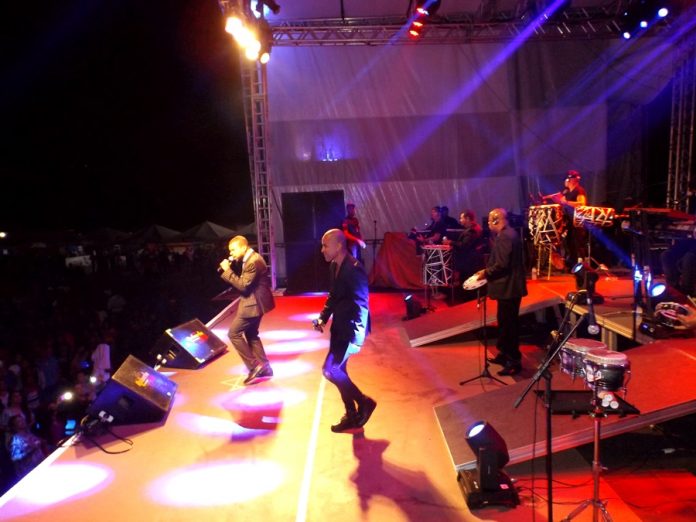Av 5 so pra contrariar CANSANÇÃO/BA - DEPOIS DE TRÊS DIAS DE FESTAS, ENCERRA OS FESTEJOS DE SENHORA SANTANA COM SHOW HISTÓRICO GRUPO SÓ PRA CONTRARIAR