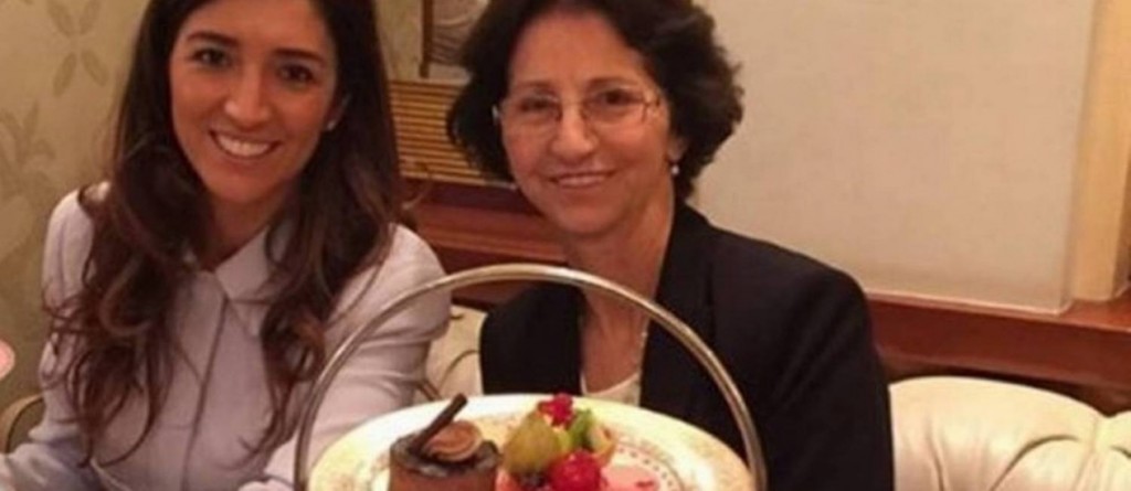 Sogra 1 SEQUESTRO EM SÃO PAULO - SOGRA DE CHEFÃO DA FÓRMULA1 É LIBERADA DE CATIVEIRO Aparecida Schunck (à dir.) com a filha Fabiana Flosi que é casada com Bernie Ecclestone - Reprodução internet – Aparecida, foi libertada neste domingo (31) sem resgate; sequestradores exigiam pagamento de € 168 milhões.