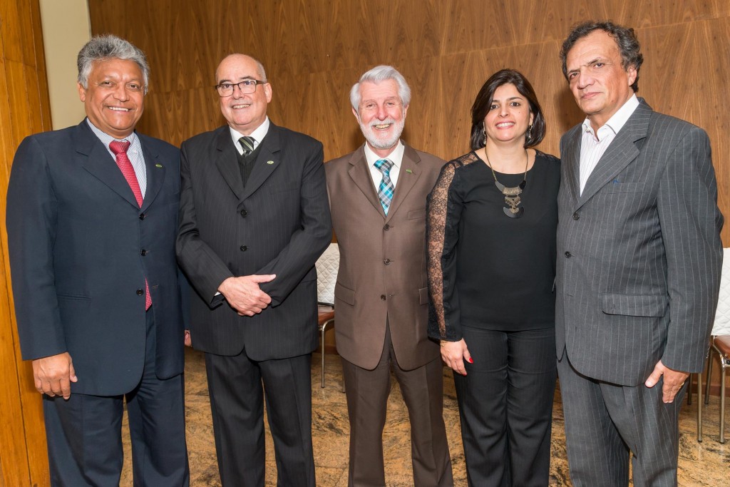 Jorge Teixeira Barbosa, Evaldir Barboza de Paula, Adevaldo Calegari, Luciana Ferreira e Flávio Bosisio - Adevaldo Calegari e outros membros da diretoria foram reeleitos por aclamação.