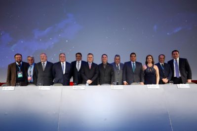 Conec 2 CONEC 2016 - CVG/SP ENFOCA NA APRENDIZAGEM E ESPECIALIZAÇÃO DOS CORRETORES Mesa de autoridades