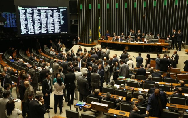 PEC foi aprovada na Câmara em primeiro turno - Após articulações, governo de Michel Temer contou com 366 votos para obter a vitória na Casa; eram necessários 308 para que a matéria passasse.