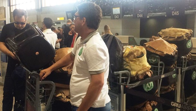 2Chapecoense viajou para a Colômbia após mudança na programação (Foto: Laion Espíndula)