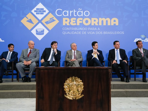 cAERÃO CARTÃO REFORMA - MAIS UM BENEFÍCIO DO GOVERNO FEDERAL Destinado a famílias com renda mensal de até R$ 1,8 mil, benefício vai apoiar a ampliação e a conclusão de moradias.
