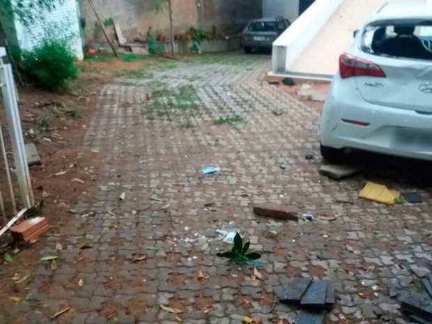 Morador da Zona Sul de Porto Alegre teve casa e carro depredados - Registrou ocorrência na delegacia na noite deste domingo (27/11/2016), onde segundo ele, torcedores do Inter diziam que ele era o dono do drone.