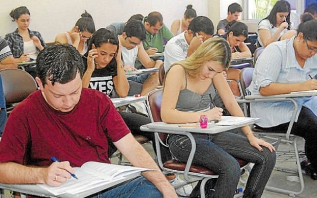 e1 ENEM 2016 - OCUPAÇÕES AUTEMTAM E 270 MIL INSCRITOS TERÃO AS PROVAS ADIADAS PARA DEZEMBRO Ocupações aumentam e 270 mil inscritos terão Enem adiado para dezembro