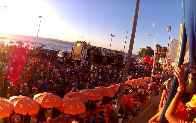 f3 f CARNAVAL 2017 - SETE DESTINOS INCRÍVEIS PARA CURTIR Vá atrás do trio em Salvado
