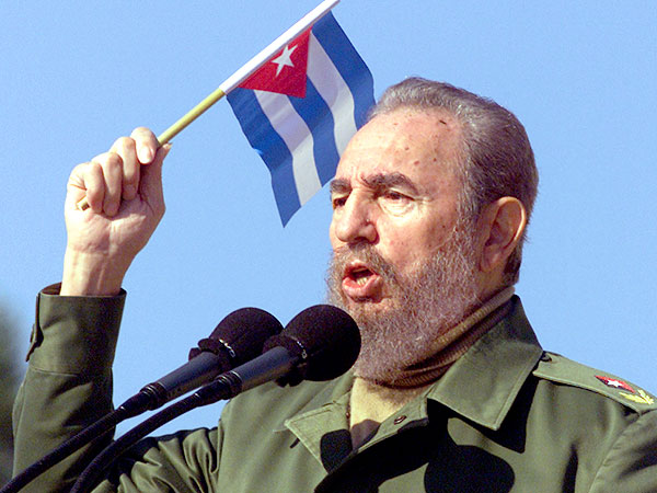 fidel castro 600 MORRE AOS 90 ANOS “EL COMANDANTE” FIDEL CASTRO - FIGURA VENERADA EM CUBA E CONTROVÉRSIA NO RESTO DO MUNDO O líder da revolução cubana, uma das figuras mais marcantes e controversas do século XX, morreu na sexta-feira à noite. "Até à vitória, sempre", despediu-se o irmão Raúl.