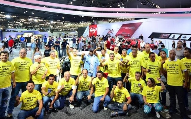 sa2 SALÃO DO AUTOMÓVEL - AS 8 SITUAÇÕES MAIS ESTRANHAS DO EVENTO Cerca de 80 funcionários da Nissan, tanto do Brasil quanto dos EUA, cercaram o estande da marca em 2014, para apoiar a sindicalização dos trabalhadores norte-americanos.