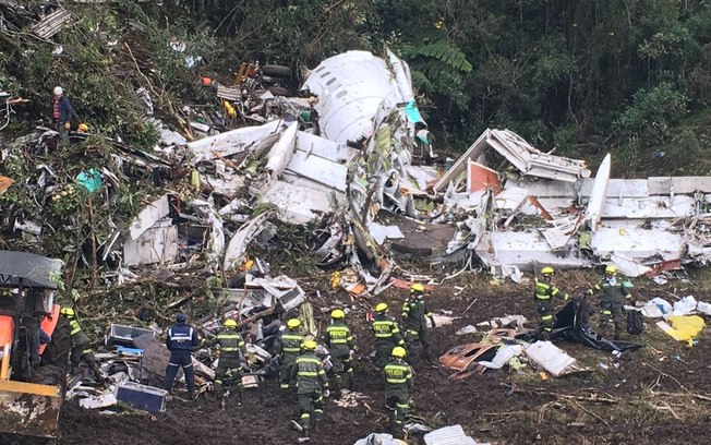 Coronel Fredy Bonilla, secretário de aviação civil da Colômbia, afirmou que faltou combustível em avião que levava jogadores da Chapecoense, jornalistas, convidados e tripulantes
