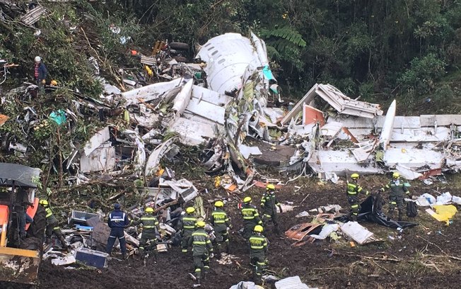 aVIÃO FALTA DE COMBUSTÍVEL: FOI A CAUSA DA QUEDA DO AVIÃO NA COLÔMBIA Coronel Fredy Bonilla, secretário de aviação civil da Colômbia, afirmou que faltou combustível em avião que levava jogadores da Chapecoense, jornalistas, convidados e tripulantes